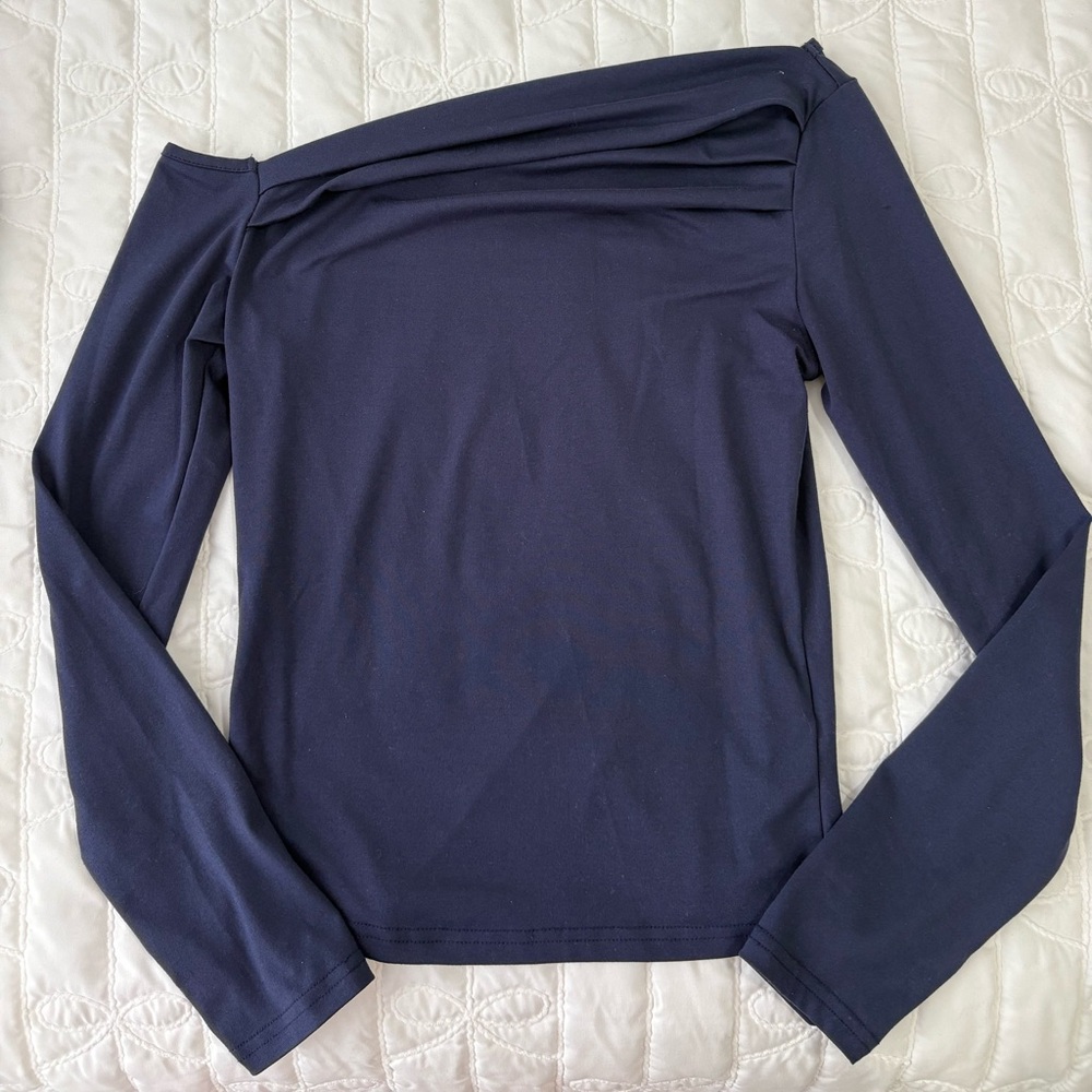 Women’s Off-Shoulder Long Sleeve Top in Navy
